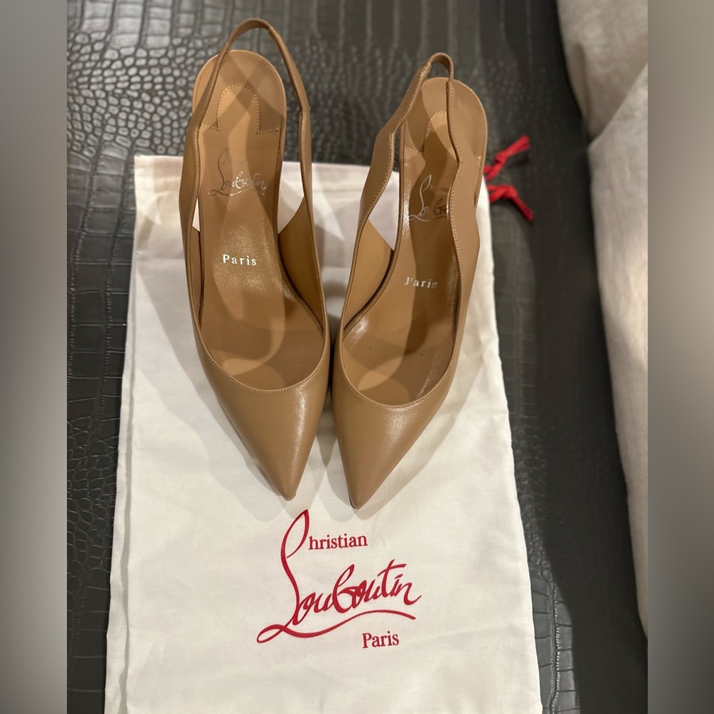 Gorgeous nude Hot Chick Pumps Christian Louboutin size 38! Worn one time only!